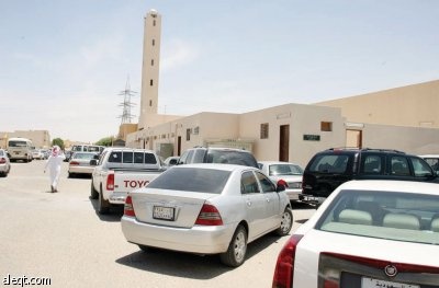 المسجد النموذجي يهتم بالخدمات ومنها مواقف السيارات .. والشعبي لا جديد