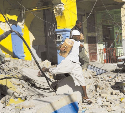 قتلى الزلزال 200 ألف شخص.. يعد أحد أقوى 10 زلازل سجلها التاريخ