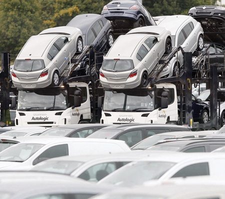 سيارات صغيرة.. وسؤال كبير