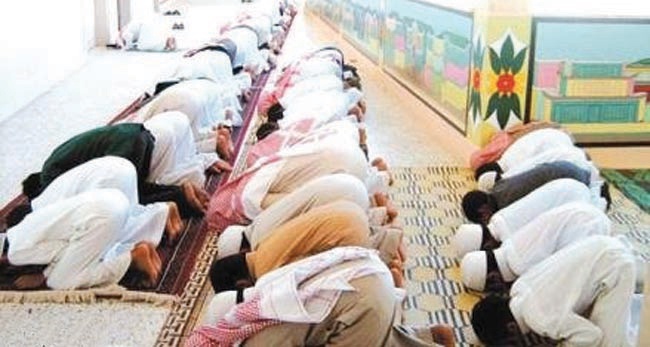 البراك: العويل والصياح في التلاوة بمبالغة وتكلُّف صفة مذمومة