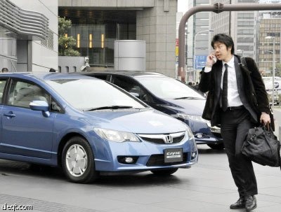 «هوندا» توسع نطاق سحب سيارات.. و«تويوتا» تواجه تحقيقات جديدة