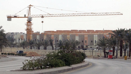 اقتصاديون: إقرار الأنظمة العقارية يسرّع دخول الشركات العالمية والإقليمية