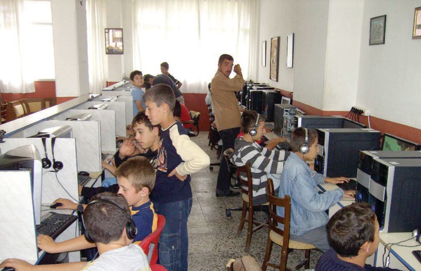 خبراء : الإنترنت يجعل مستخدميه أكثر ذكاء