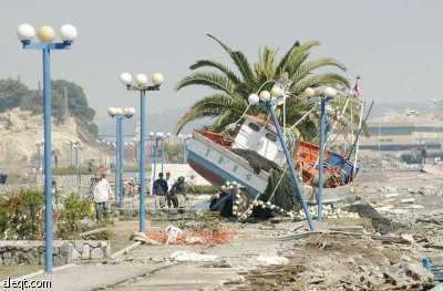 «تسونامي»  يثير الهلع في 5 دول ويخلي سكان الشواطئ