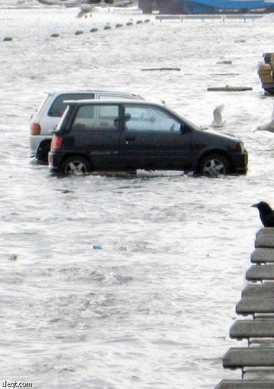 «تسونامي»  يثير الهلع في 5 دول ويخلي سكان الشواطئ