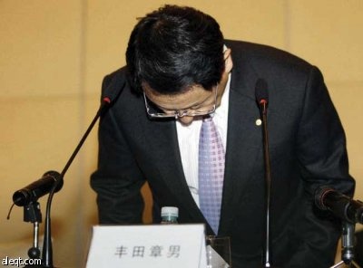 رئيس «تويوتا» يعتذر للمستهلكين الصينيين حول استدعاء سياراتها