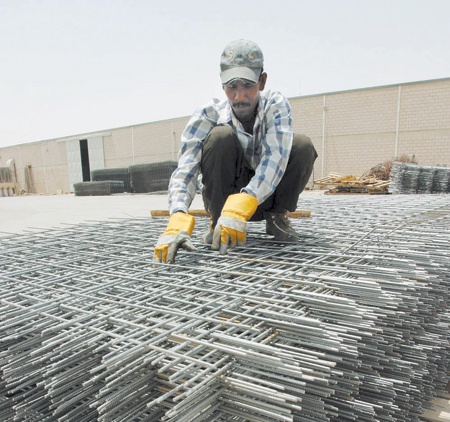 مخاوف من تأثيرات سلبية لزيادة أسعار الحديد في المشاريع السكنية