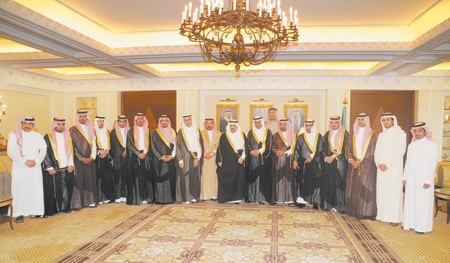 أمير منطقة القصيم يستقبل اللجنة الوطنية لشباب الأعمال في مجلس الغرف ويحثهم على زيارة المواقع الاستثمارية