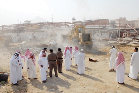 «أمانة مكة» تزيل أكثر من 15 ألف متر مربع من التعديات في المعيصم ووادي جليل