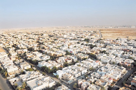 تأخر الأنظمة وغياب دعم البنوك يضغطان على القطاع العقاري ويخرجان مستثمريه