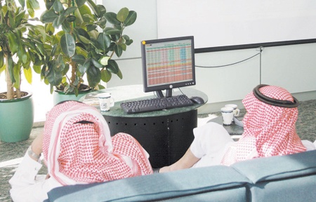 السوق السعودية تتراجع في آخر جلسات الربع الأول وتنجح وتستقر فوق 6800 نقطة