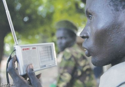 لا «تويتر» ولا «مدوّنات».. «الترانزستور» الوسيلة الرئيسة لتتبع الانتخابات في جنوب السودان