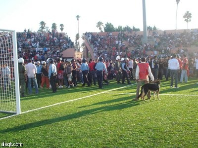 ما أسباب تنامي ظاهرة الشغب في ملاعب كرة القدم؟