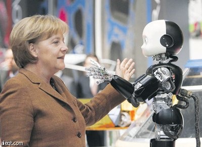 مزارع صيني يكسب شهرة دولية بعد صناعته لـ 47 إنسانا آليا