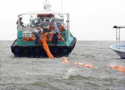 بقعة النفط تحد سياسي واقتصادي جديد لإدارة أوباما