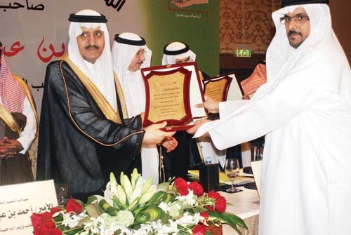 نائب وزير الداخلية يكرم «موبايلي» لرعايتها الملتقى الثاني لـ «تراحم»