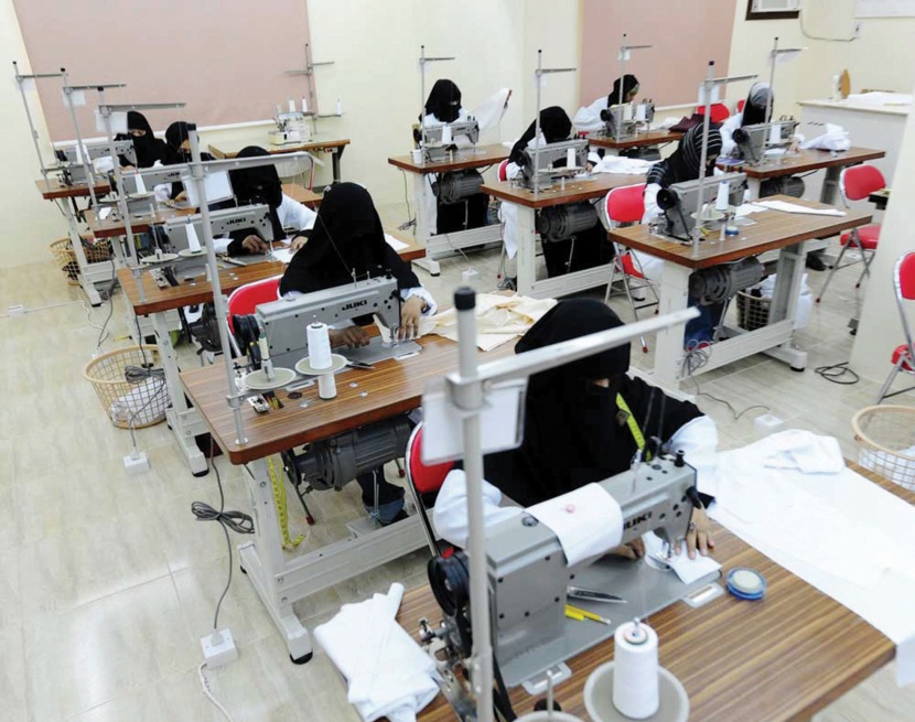 التأكيد على أهمية دعم المنشآت المتوسطة والصغيرة