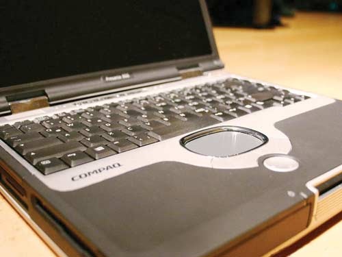 سواقات USB والبريد الإلكتروني تعتلي القائمة الأكثر ضررا على أجهزة الكمبيوتر