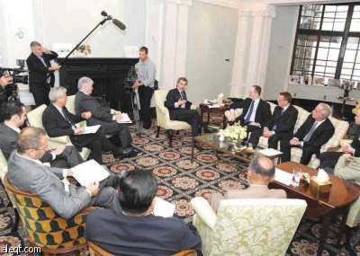 الأمير الوليد يتفقد فندق السافوي The Savoy في لندن