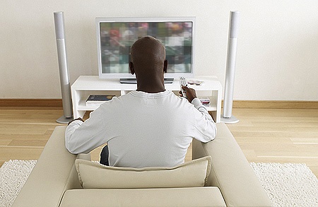 هل تتفرج على مباريات كأس العالم وحدك؟