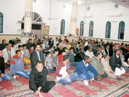 آل مبارك: لا يجوز العمل وقت صلاج الجمعة بأي حال