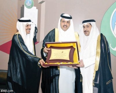 أمانة الرياض تكرّم البنك العربي