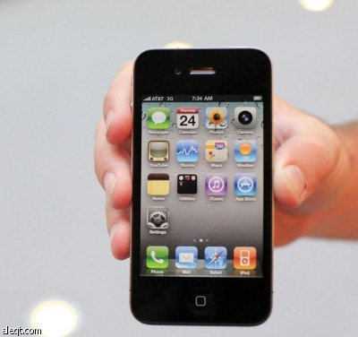 اليابانيون أول من يظفر بـ «آي فون 4» .. وبيع 600 ألف في 24 ساعة