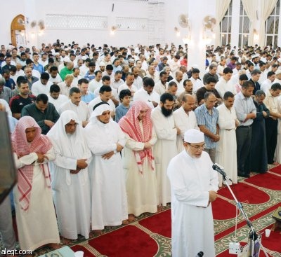 الفوزان:  هناك اعتبارات يقدم أصحابها في الإمامة على من حضر ولو كان أفضل منه