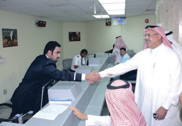 مدير عام «السعودية» يتفقد استعدادات الصيف في أبها