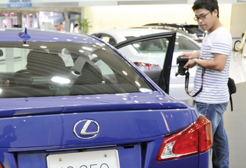 «تويوتا» تسحب 92 ألف سيارة «لكزس» و«كراون» لعطل في محركاتها