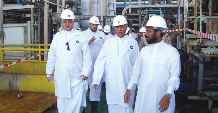 تدشين البارجة الأولى لتزويد المدينة وينبع بالمياه المحلاة