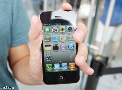 ضغوط على «أبل» بسبب عيوب تصنيعية في «أي فون4»