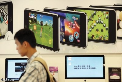 عطلات الصيف تشعل المنافسة بين «آي باد» والهواتف الذكية