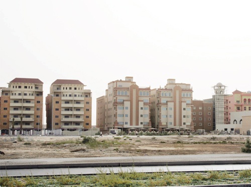 شقق التمليك .. هل أصبحت البديل الحتمي لذوي الدخل المحدود أم خياراً اقتصادياً؟