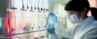 علماء يقتربون من تحديد جسيمات لها دور في نشأة الكون بعد الانفجاز الكبير