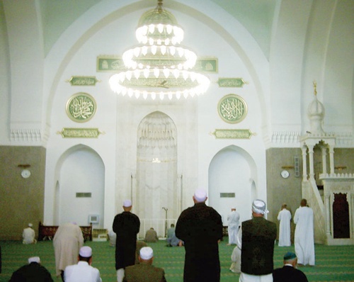 الانحراف الكبير للقبلة يبطل في بعض المساجد الصلاة