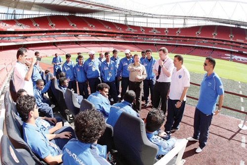 «نجوم موبايلي» يتجولون في الآرسنال ويزورون نهر التايمز وعين لندن