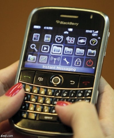 الجزائر ولبنان يدرسان حظر خدمات هواتف «بلاكبيري»
