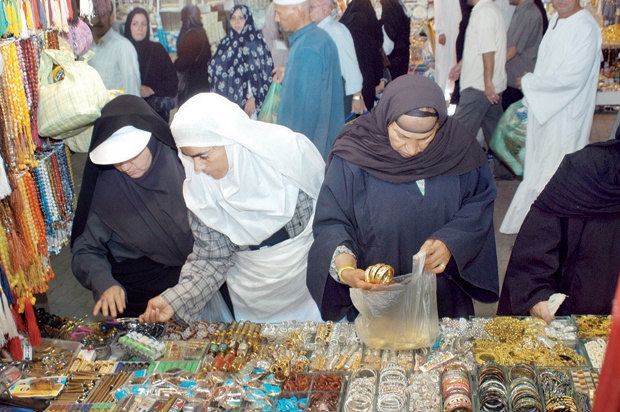 مكة: محال الفضيات والهدايا من الكساد طوال العام إلى الرابح الأكبر