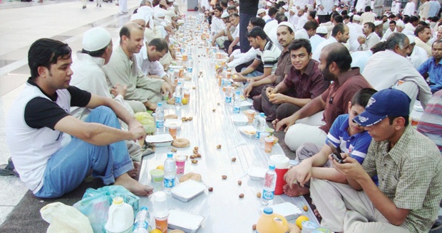 مختصون: الجمعيات الخيرية تنفق مليار ريال خلال رمضان على المستفيدين