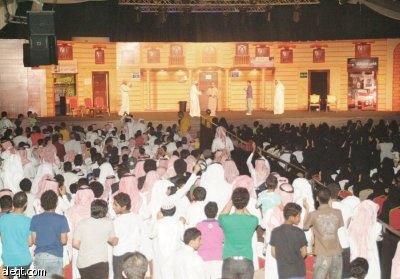 للنقاش : لماذا لا يكون لدينا نشاطات مسرحية طوال العام ؟