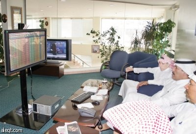 سعوديون «يندفعون» وراء المتاجرة في العملات.. والاقتصاديون يحذرون: إنها الأخطر