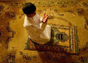 تجاربنا: كيف نقنع أبناءنا وبناتنا بالمواظبة على أداء الصلاة؟