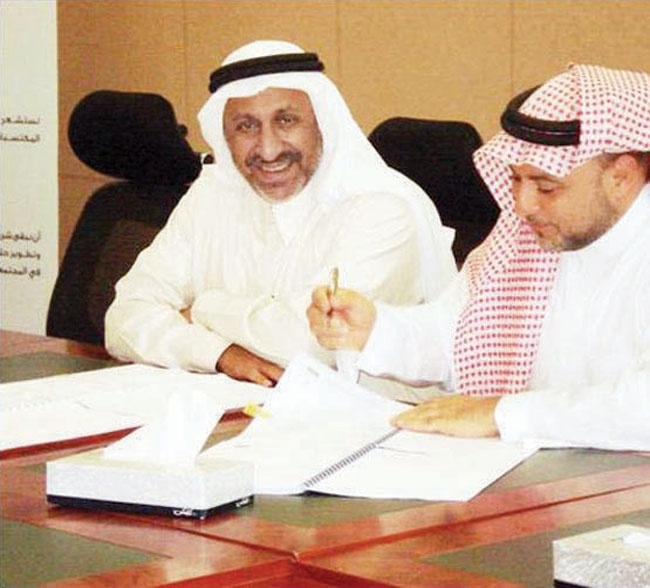 «الرويس العالمية» توقع عقدين بقيمة 6.8  مليون ريال