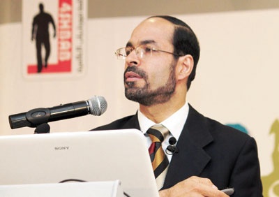 لا يوجد وعاء اجتماعي أسري متشعب ينمّي شخصية الشباب المسلم في أمريكا