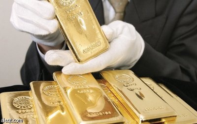 الذهب يقترب من أعلى مستوى مع زيادة الإقبال عليه كملاذ آمن
