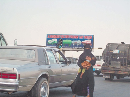 للنقاش: كيف تتعامل مع المتسولين؟