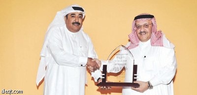 خالد العليان يكرّم عادل الناصر