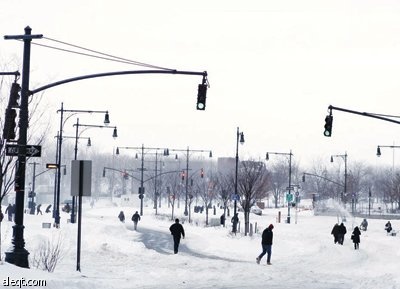 العاصفة الثلجية تتجه لكندا بعد إشاعة الفوضى في أمريكا