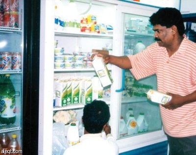 للنقاش .. لماذا يمتنع السعوديون عن العمل في البقالات ؟